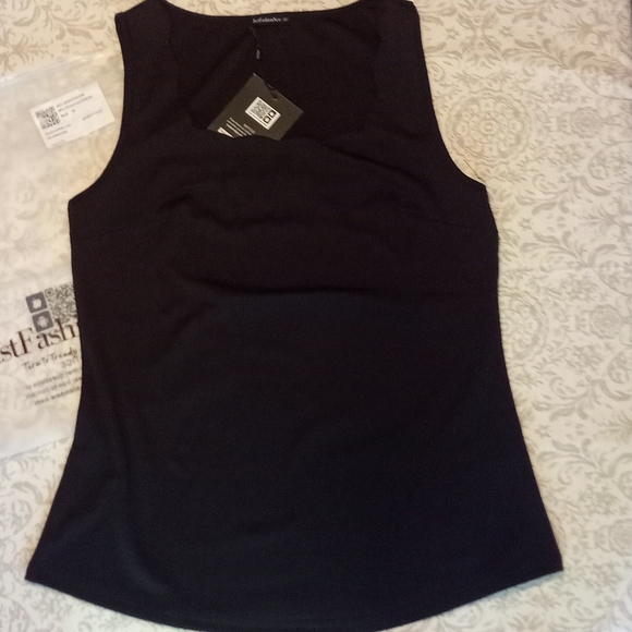 Polyester Tank or Shell - Picture 3 of 4